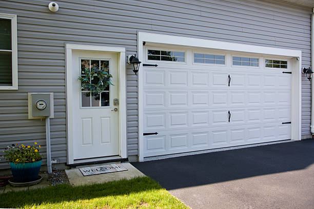 24/7 Emergency Garage Door Panel Replacement experts in Toluca, IL